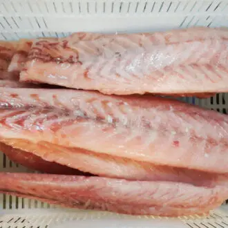 Filé de Pescada Cambucu congelada, bandeja com 400 gramas