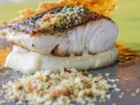 Dourado com molho de amendoim e pimenta verde