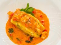 Robalo e camarões ao molho de coco