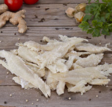 Bacalhau Saith desfiado salgado.