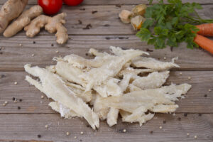 Bacalhau Saith desfiado salgado.